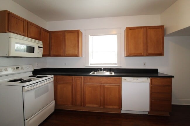 Building Photo - 2 Bedroom Home Near KU MED