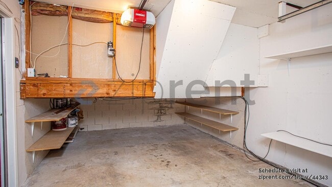 Building Photo - 4 Carriage Ln