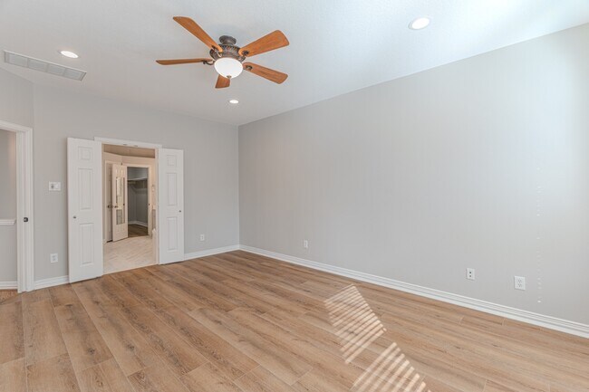 Building Photo - 63 W Artist Grove Pl