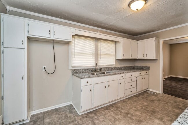 Building Photo - Love Where You Live — Updated 3BR Home in ...