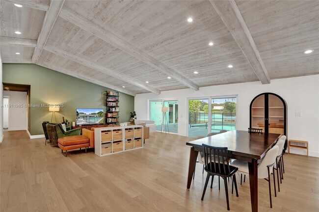 Building Photo - 1020 Bayberry Point Dr