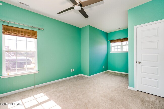 Building Photo - 101 E Point Estates Ct