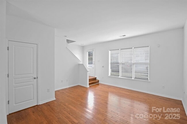 Building Photo - 2252 Vision Dr