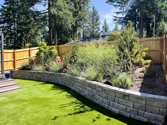 Building Photo - Bright & Spacious 3-Bedroom Home – Ideal for Entertaining & Everyday Comfort