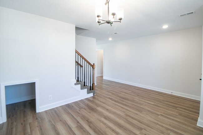 Building Photo - 433 Pomeroy Dr