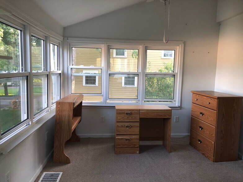 Building Photo - 68 2nd St