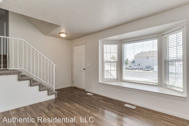 Building Photo - 4 br, 2.5 bath House - 3954 W 975 S