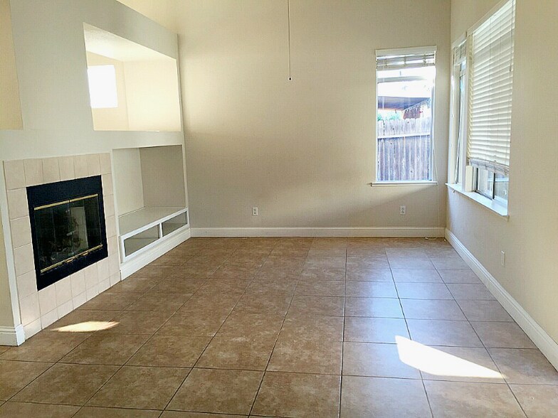 Building Photo - 1073 Barnes Cir