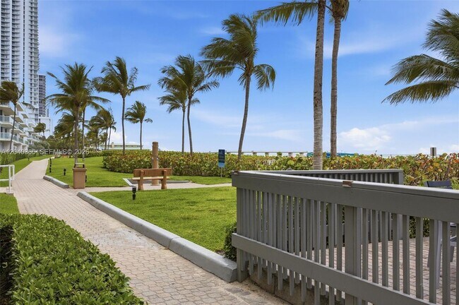 Building Photo - 16500 Collins Ave