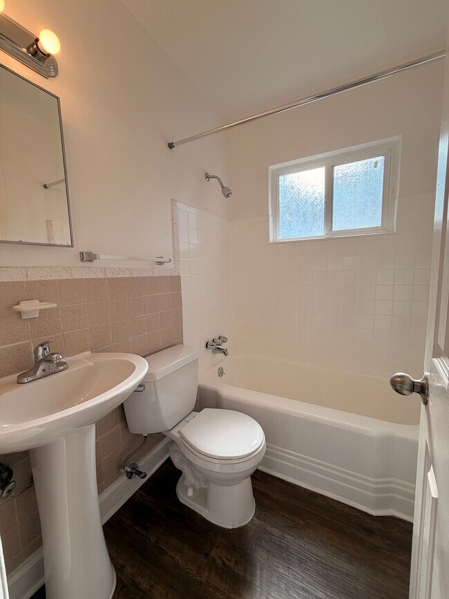 Building Photo - 2811 S Lincoln-2813