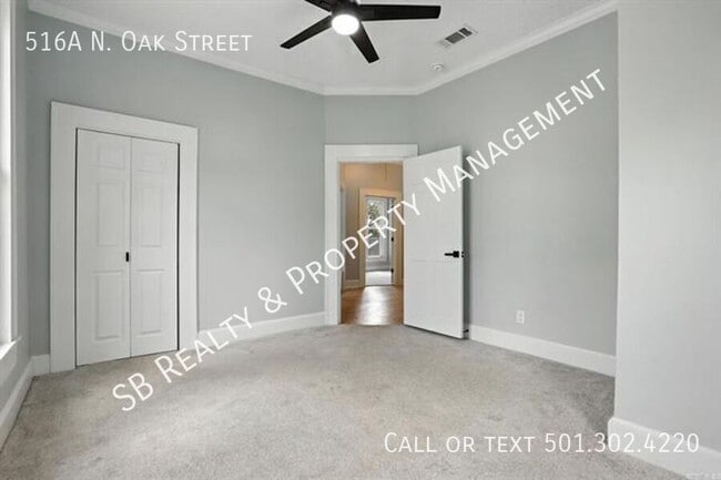 Building Photo - 516 N Oak St