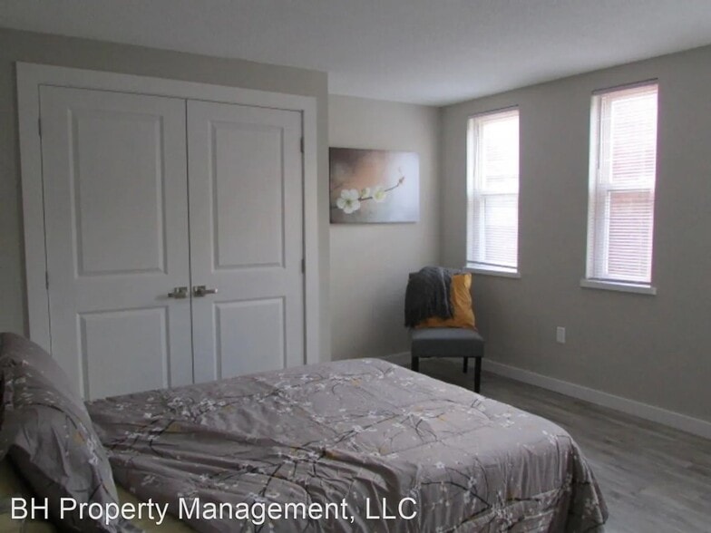 Building Photo - 76 Main St