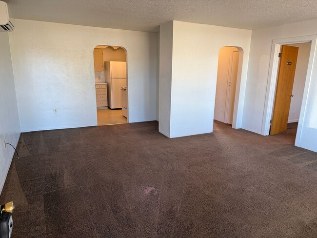 Building Photo - 2 bed, 1 bath house in Springfield