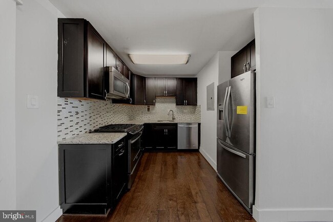 Building Photo - 1420 N St NW