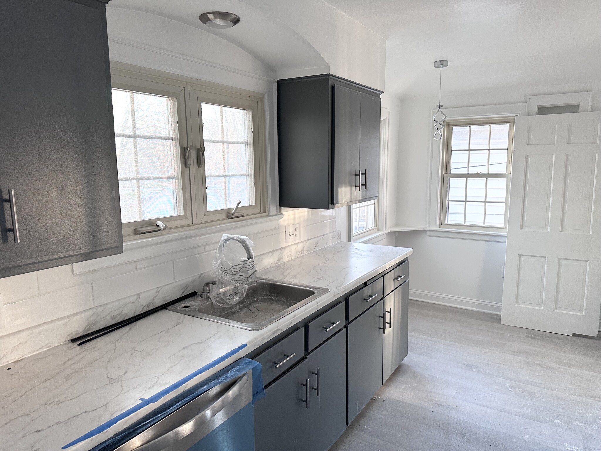 Kitchen - 4453 N Marlborough Dr