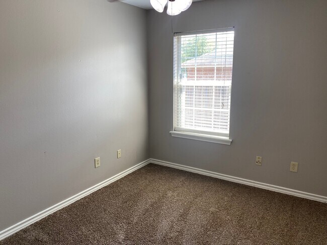 Building Photo - 3426 Parish Cir