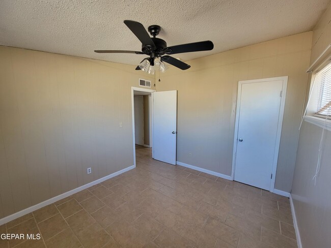 Building Photo - 10416 Lambda Dr