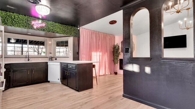 Building Photo - 3/2 Ardmore Near Mercy Hospital, Shopping, and Eats!