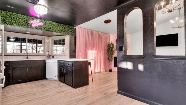 Building Photo - Fully furnished 3/2 Ardmore Highly Desired Neighborhood in ARDMORE