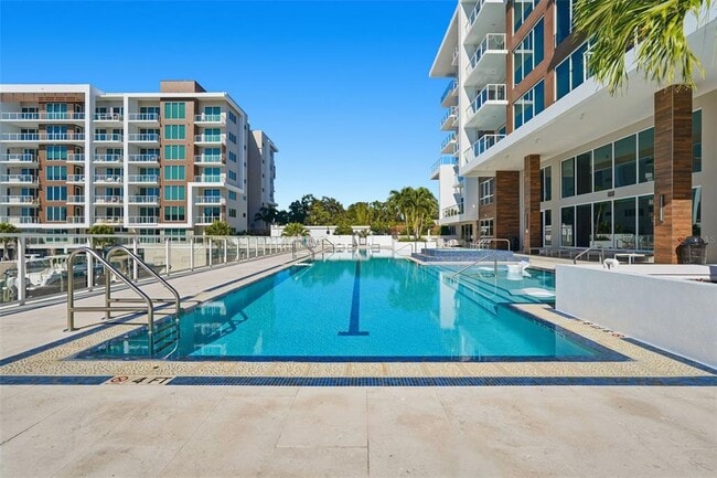 Building Photo - 920 N Osceola Ave