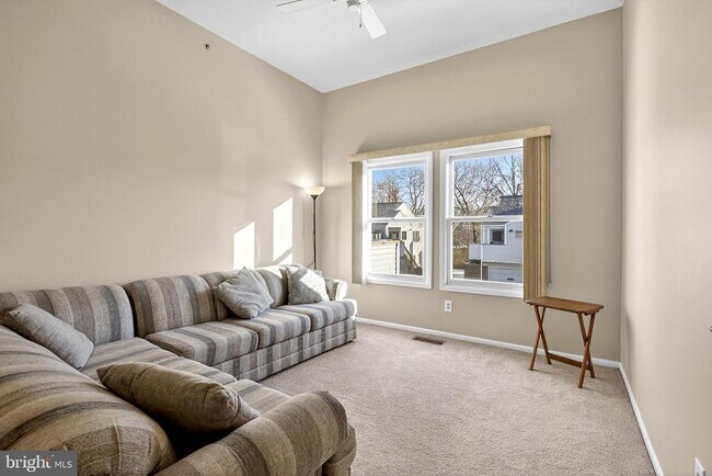 Building Photo - 406 Margit Ct