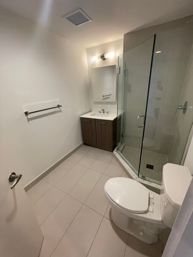 Guest bathroom - 3401 N Miami Ave