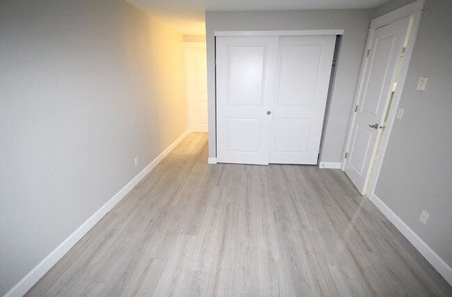 Building Photo - REMODELED KIRKLAND 2 BED CONDO FOR RENT W ...