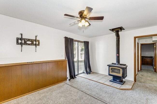 Building Photo - 873 E Greenway Ct