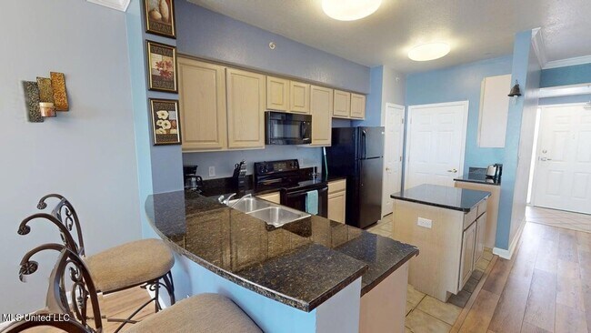 Building Photo - 2230 Beach Dr