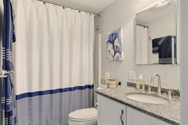 Building Photo - 5 Leland Point Dr