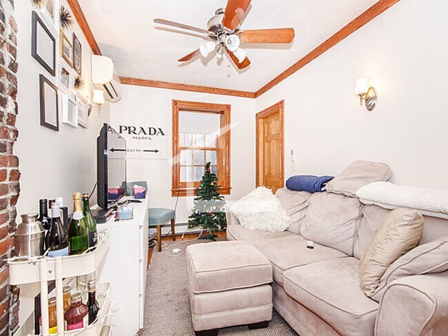 Building Photo - Awesome 2 bed in Beacon Hill.....