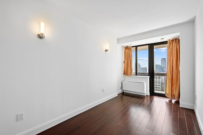 Building Photo - 45 River Dr S