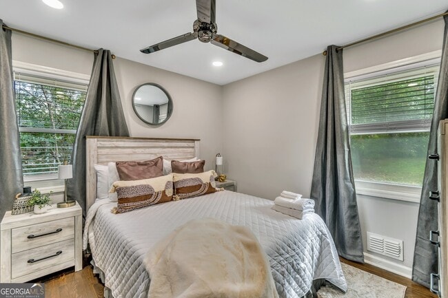 Building Photo - 597 South Gordon Rd SW