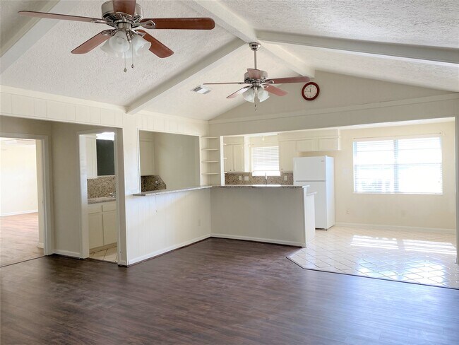 Building Photo - 803 Dogwood Ln
