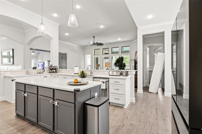 Building Photo - 5435 Farm Hill Way