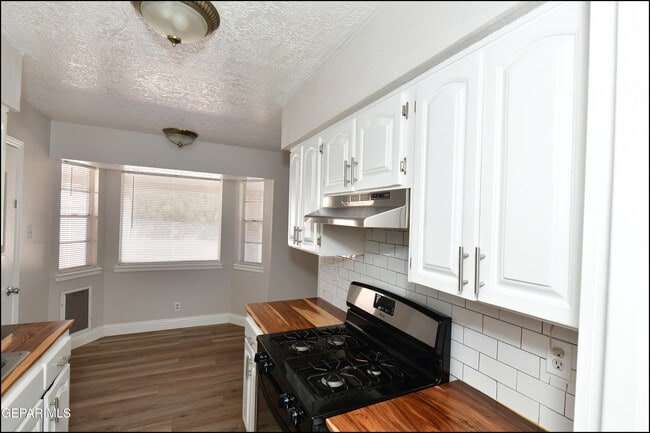 Building Photo - 4749 Tropicana Ave