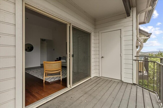 Building Photo - 6000 Shepherd Mountain Cove