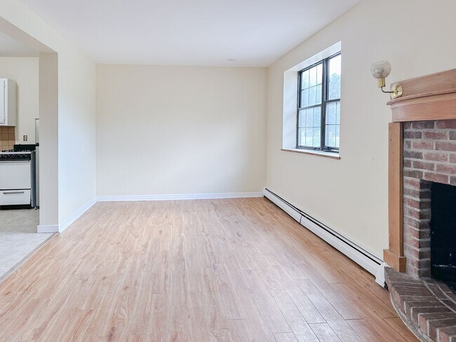 Building Photo - Renovated 1br in Country Setting with Private Deck