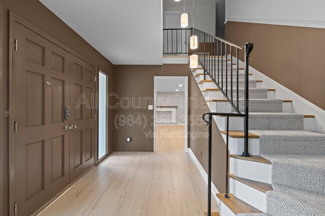 Building Photo - 5105 Pine Dr