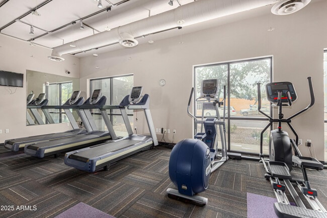 Building Photo - 535 W Thomas Rd