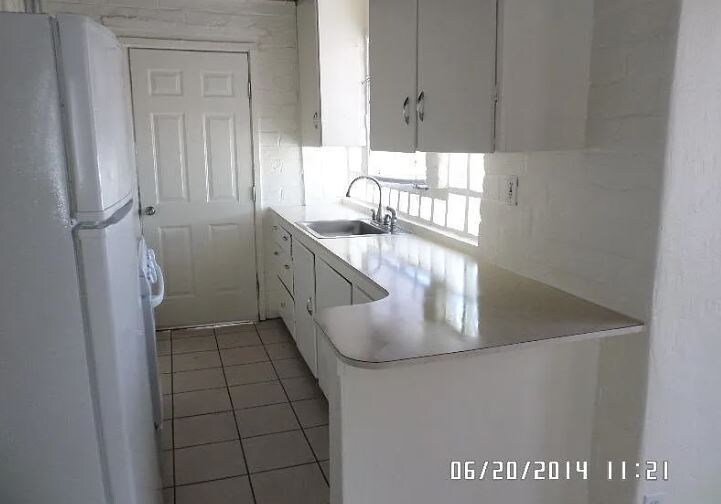 Building Photo - 3574 E Bellevue St