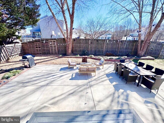 Building Photo - 15 River Oak Dr