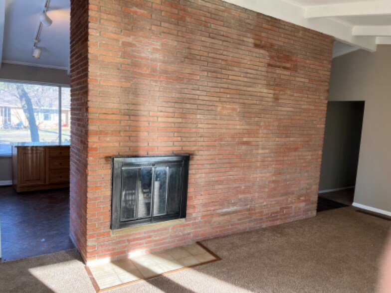 Building Photo - 930 Sherwood St