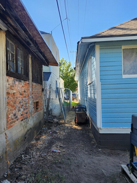 Building Photo - 1028 Capitol St