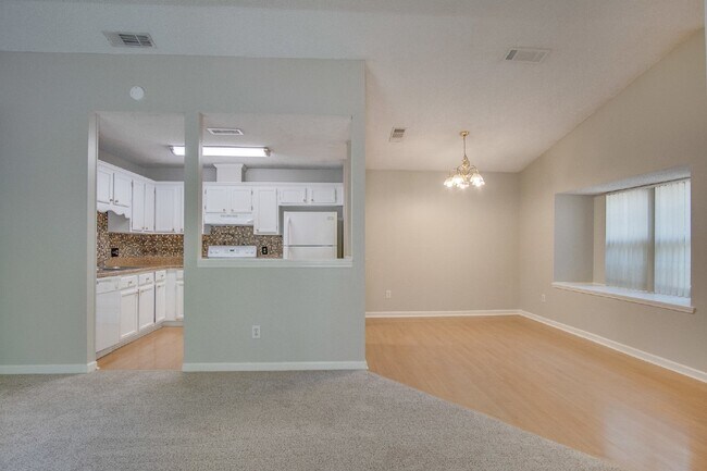 Building Photo - North Pensacola 3BR/2BA Home Near UWF Featuring Vaulted Ceilings & Privacy-Fenced Backyard