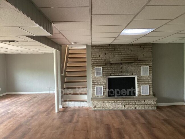 Building Photo - 563 Apex Dr
