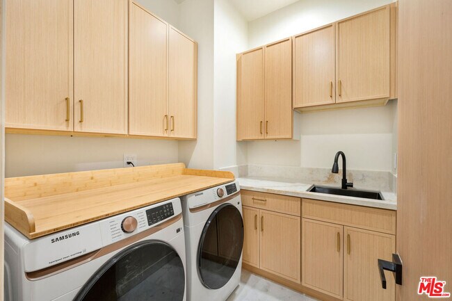 Building Photo - 17510 Miranda St