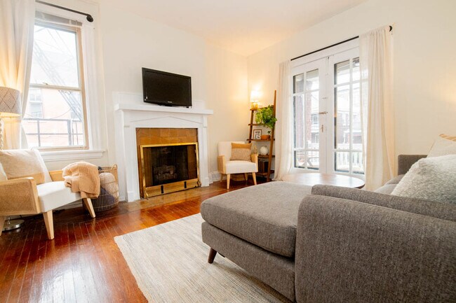 Building Photo - 1628 De Sales Ln