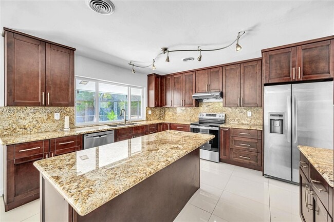 Building Photo - 13100 SW 81st Ave