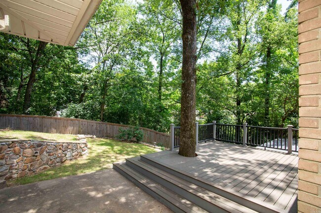 Building Photo - 8607 Linda Ln